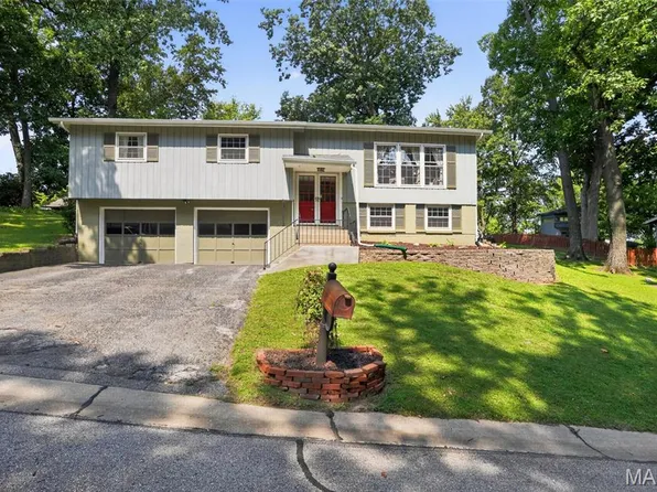 11 San Camille Ct, Saint Charles, MO 63303