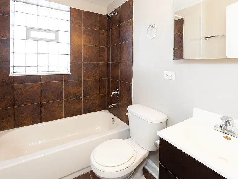 3834 N Sheffield — Photo 18
