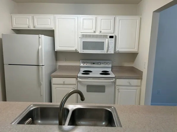 43287 Woodbridge Dr, Clinton Township, MI 48038