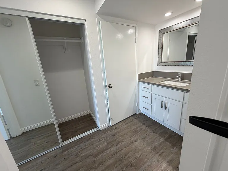 Midvale Los Angeles Apartments LLC — Photo 16