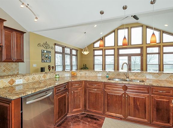 5th image of 2598 Cattlemen Dr