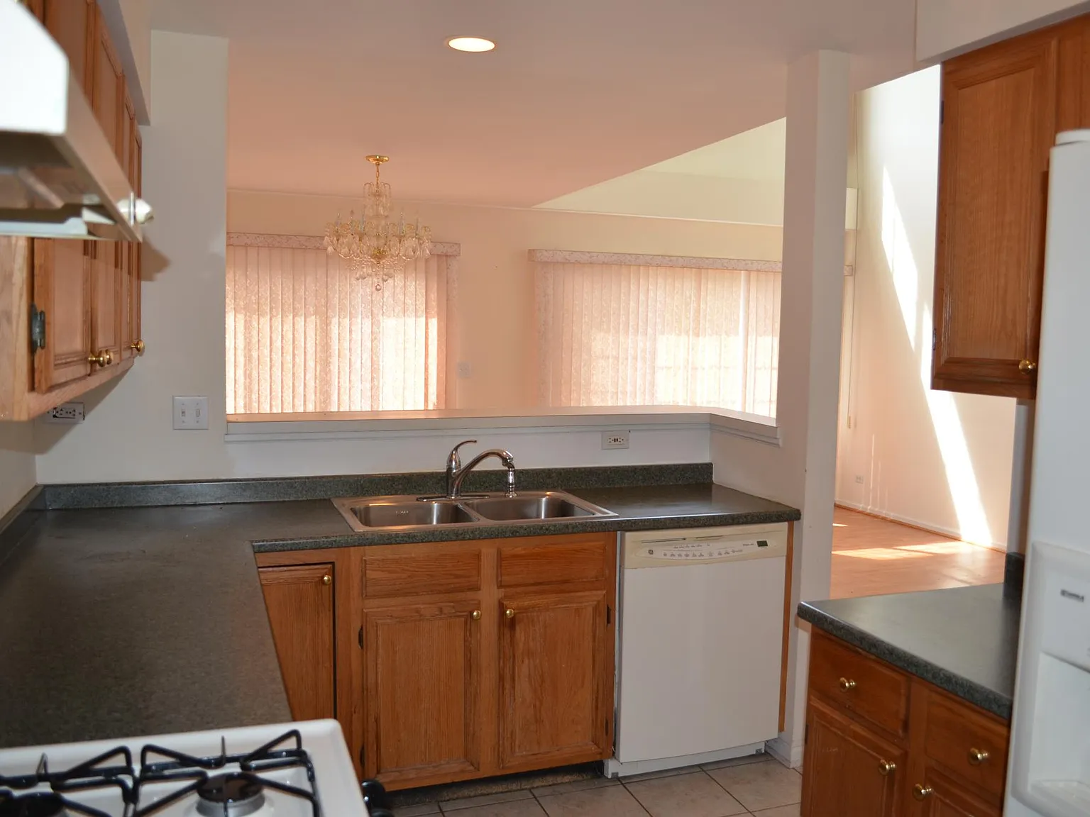 8898 Heathwood Cir — Photo 2