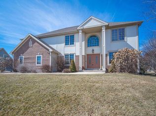 W243N2797 Creekside Dr, Pewaukee, WI 53072