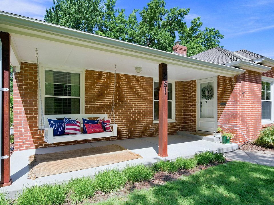1st image of 251 N Parkwood Ln