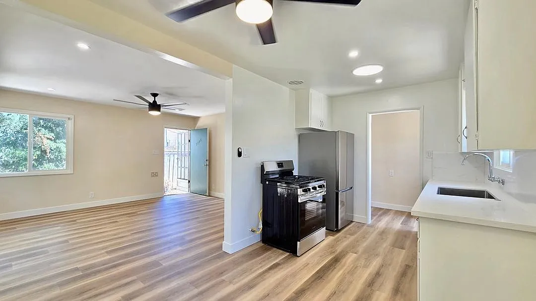 1 bed, 1.0 bath, $2,500 — Photo 3