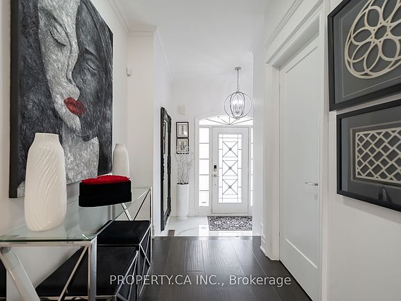 2nd image of 183 Kingsbridge Cir