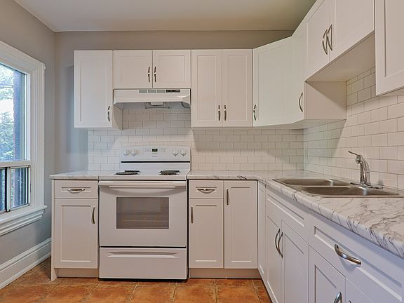 2nd image of 130 Stinson St #2
