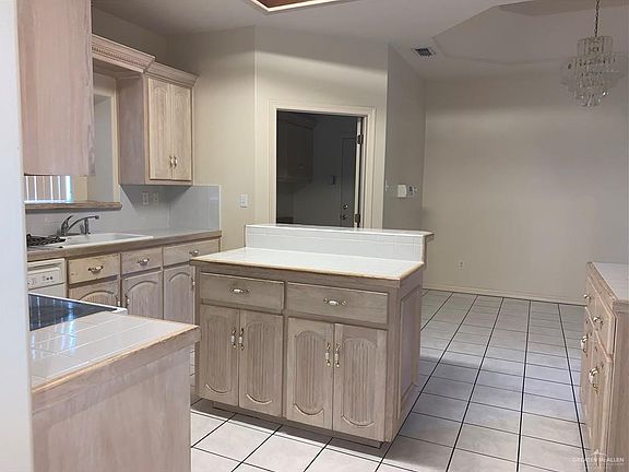 4th image of 3401 W Gardenia Ave