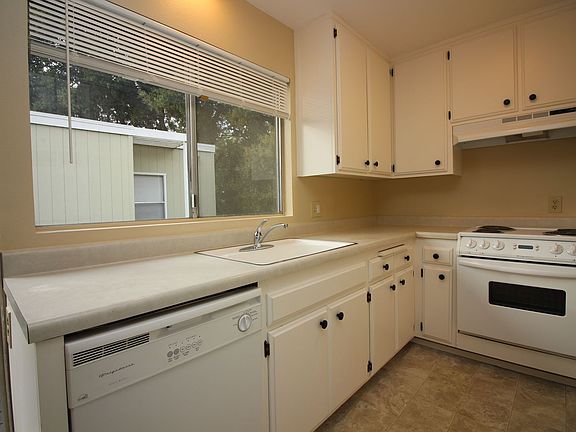 3rd image of 2437 Bethards Dr #11