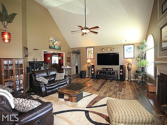 5th image of 1325 Fountain Cove Ln
