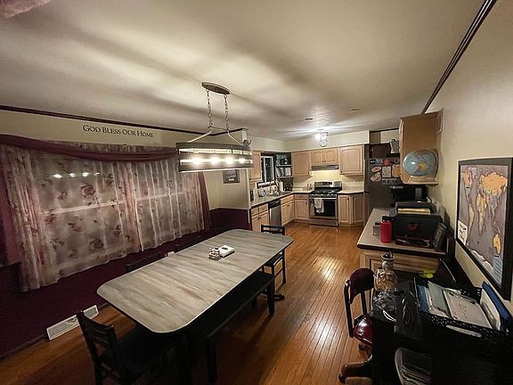 4th image of 834 Morgan St