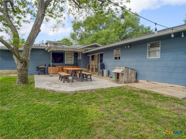 1311 N Avenue F, Shiner, TX 77984