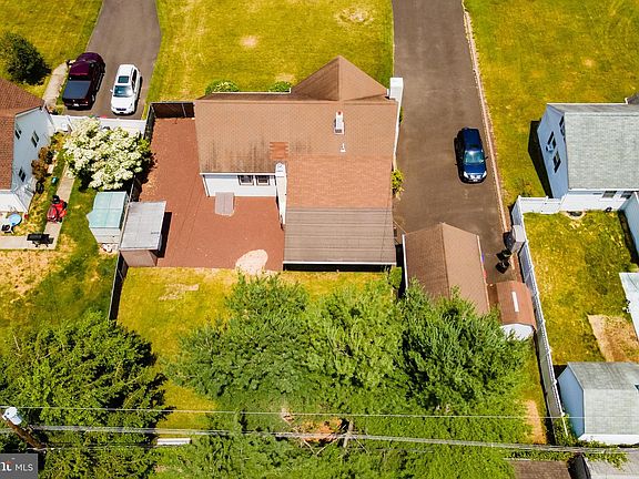 3rd image of 202 Paul Ln