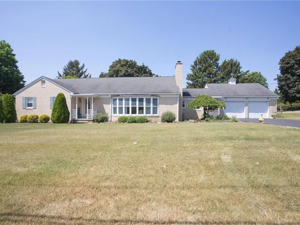 315 Schoeneck Ave, Nazareth, PA 18064