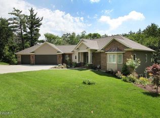 1294 White Pine Dr SW, Grand Rapids, MI 49534