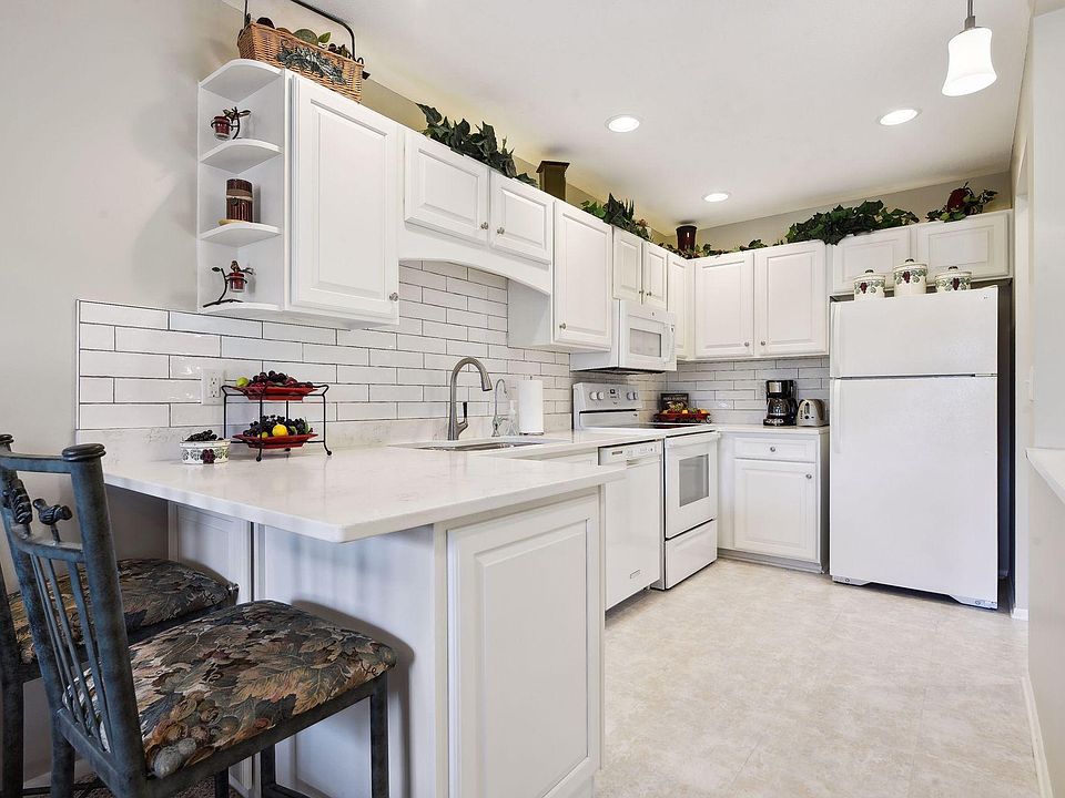 1st image of 7561 Zinnia Way