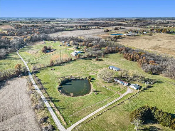 10011 SW Thornton Rd, Stewartsville, MO 64490