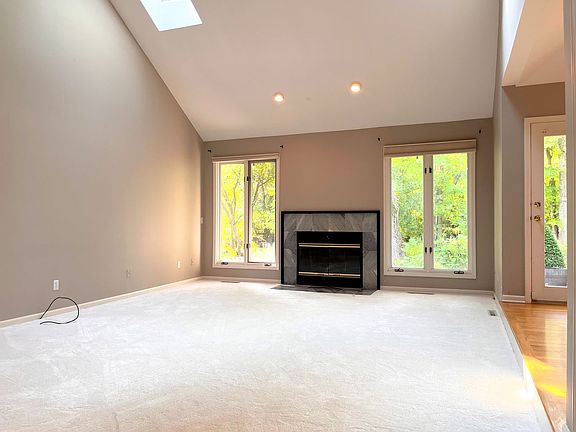 3rd image of 62 Pinelake Dr