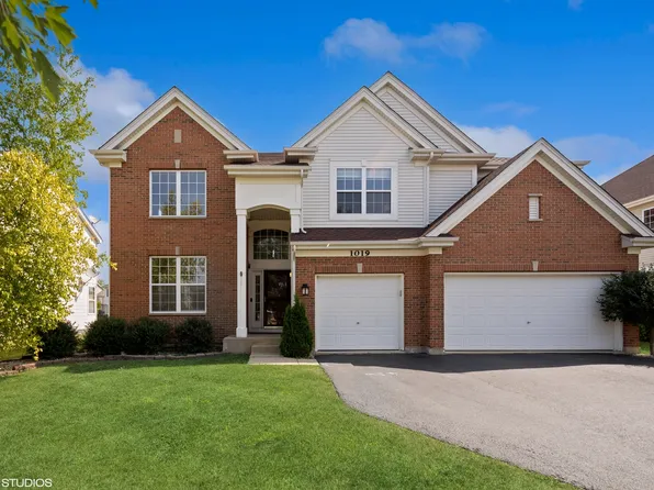 1019 S Butterfield Ln, Round Lake, IL 60073