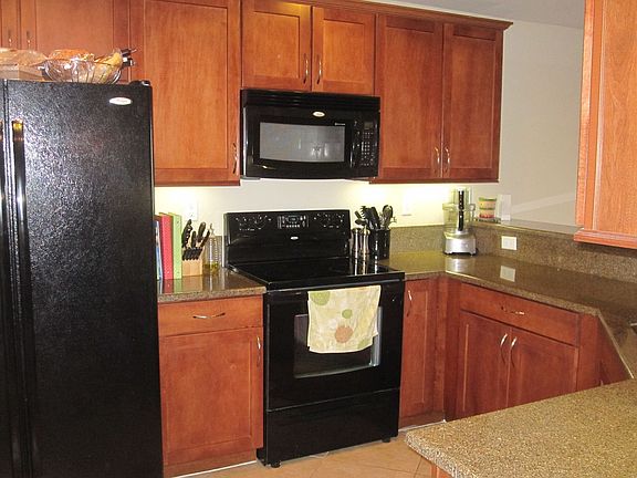 Kitchen (granite, new appliances)