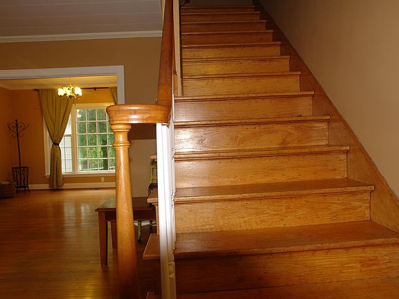 2nd image of 407 Lehman St