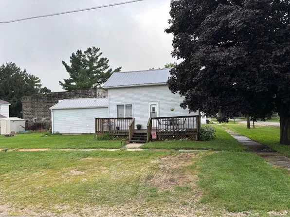 415 W Cherry St, Compton, IL 61318