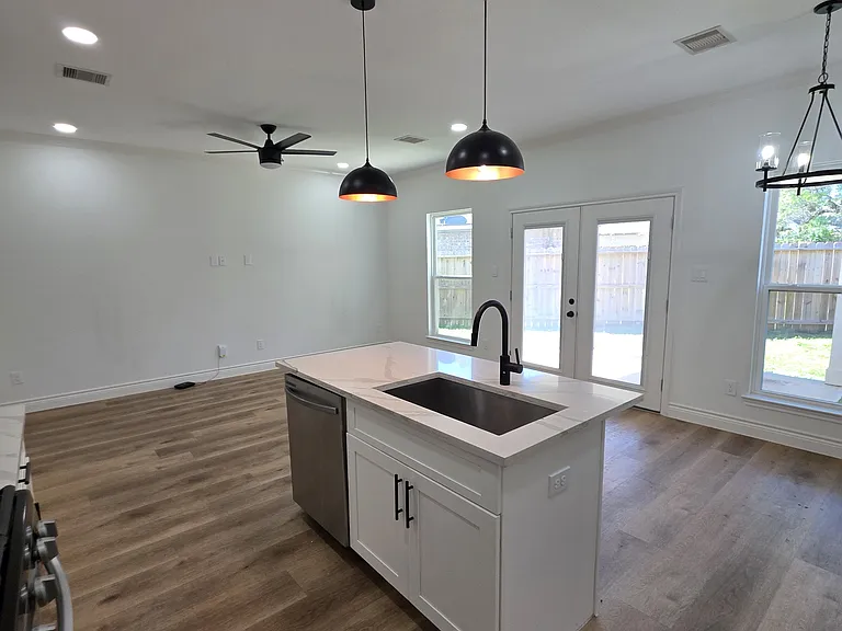 105 N Creek Dr #A/B — Photo 9