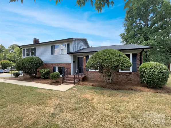 905 Lynhaven Dr, Gastonia, NC 28052