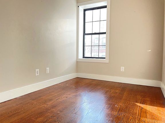3rd image of 224 Manhattan Ave #3F