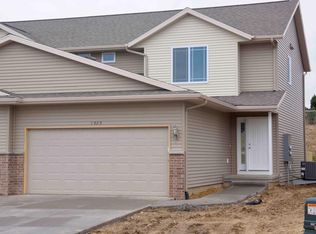 1829 Rosehill Dr SW, Cedar Rapids, IA 52404