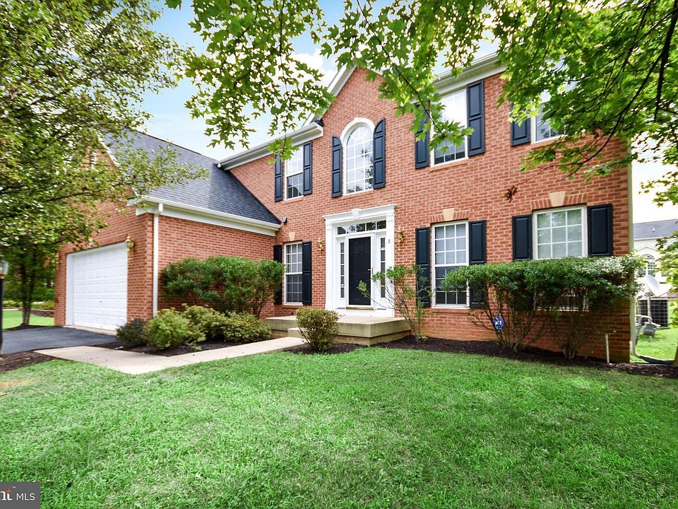 1st image of 8 Temple Dr