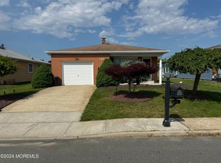 104 Bonaire Dr, Toms River, NJ 08757