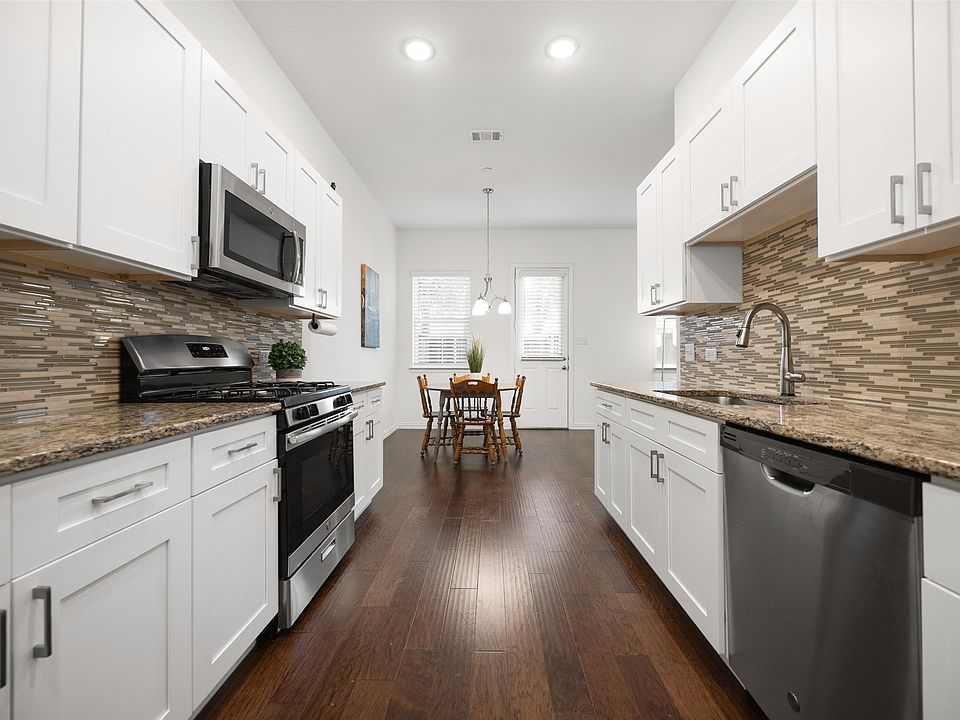 1st image of 2413 Ash Ln
