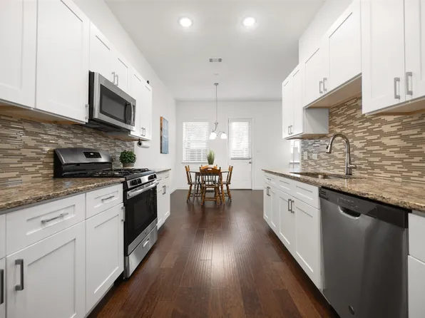 2413 Ash Ln, Sachse, TX 75048