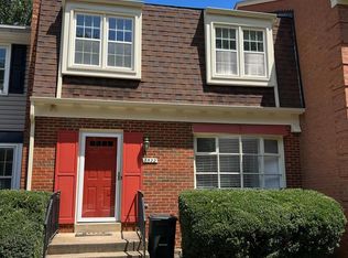 8522 Raglan Rd, Vienna, VA 22182