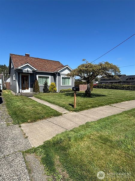 2nd image of 2835 Pacific Avenue
