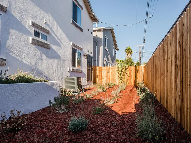 4818 1/2 Saturn St — Photo 16