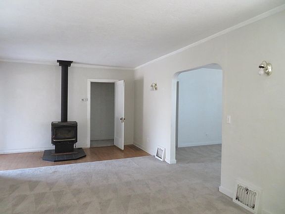 5th image of 310 N Oregon St