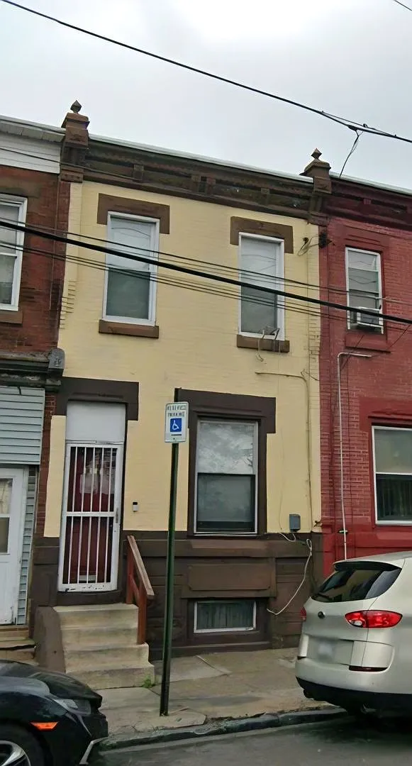 Bright & Spacious 3-Bedroom Home 3406 N 5th St — Photo 1