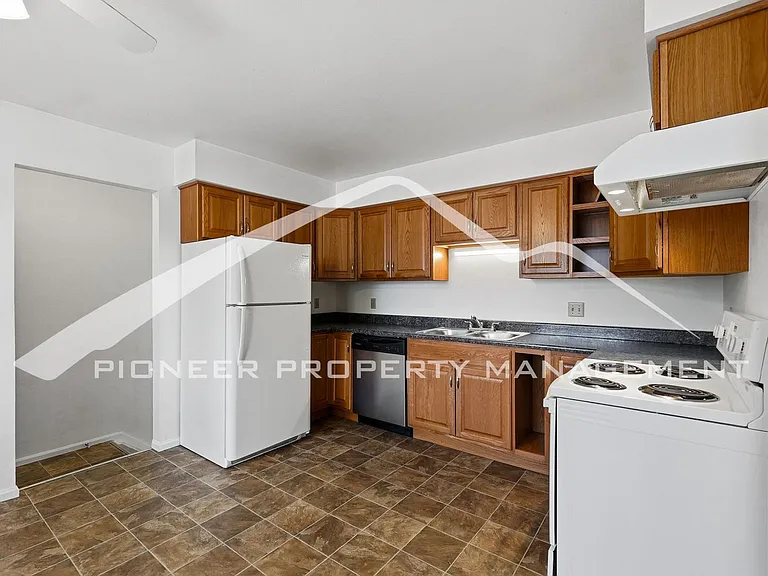 2902 W Short Pl — Photo 7