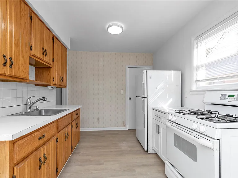 1645 New Hyde Park Dr — Photo 13