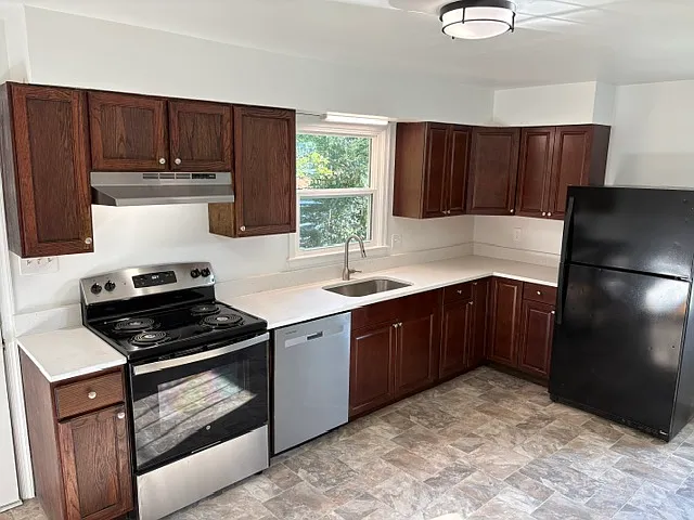 3 bed, 1112 sqft, $1,750 — Photo 2