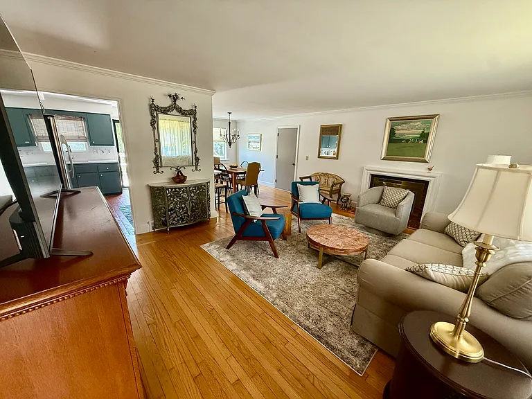 8 McCormick Rd — Photo 9