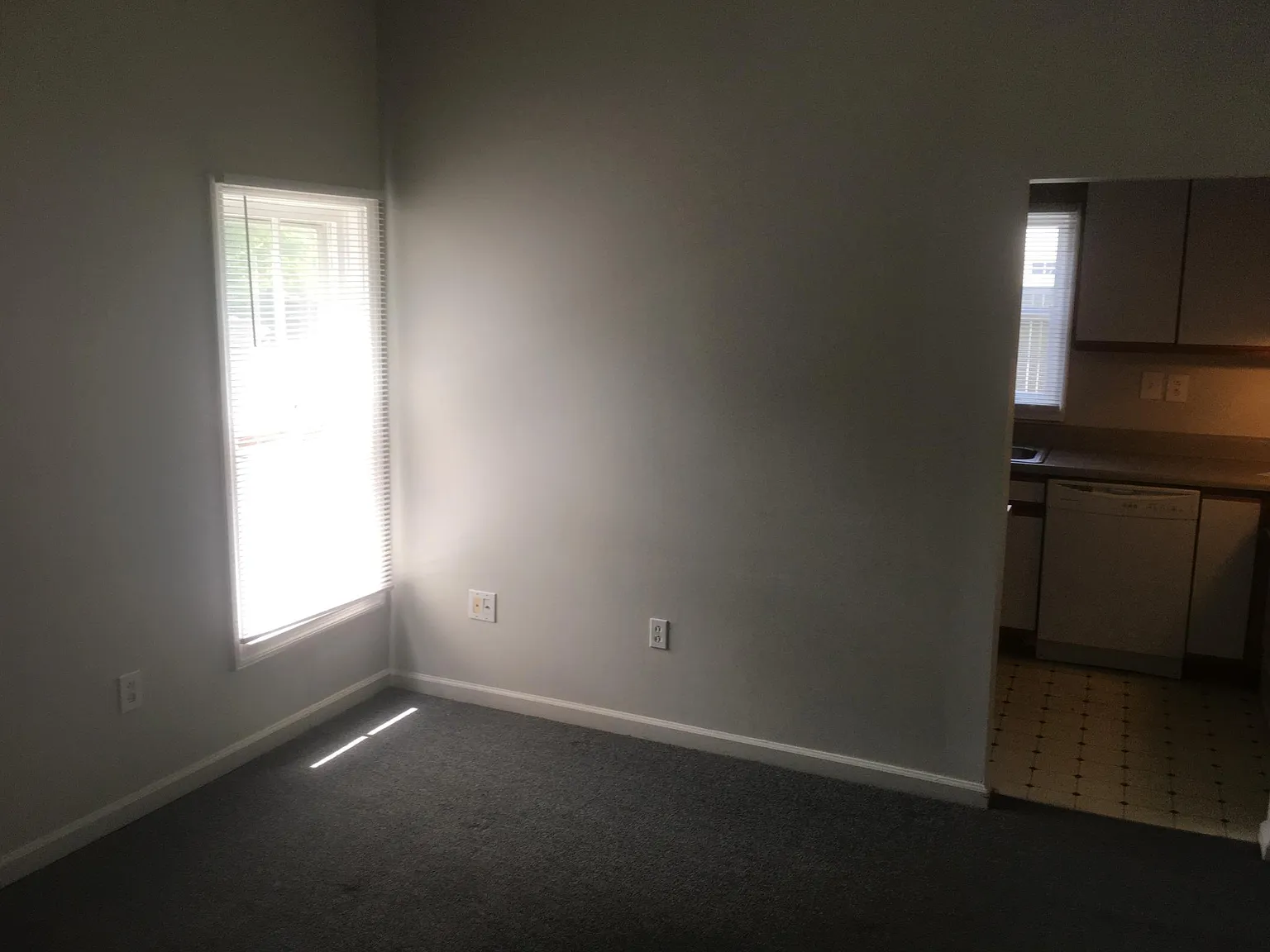 3 bed, 2038 sqft, $4,300 — Photo 3