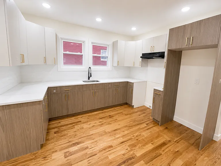 207-209 Hansbury Ave #B — Photo 9