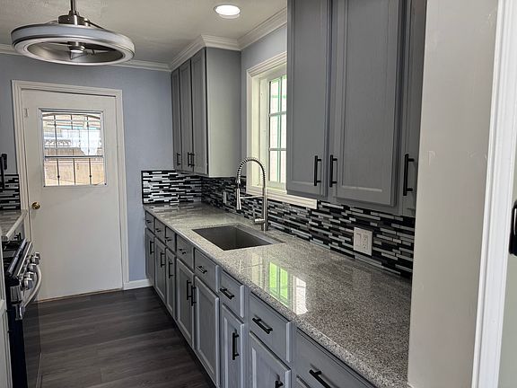 3rd image of 14929 Prairie Ave
