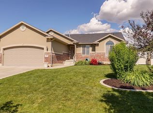 1992 N 2700 W, Clinton, UT 84015