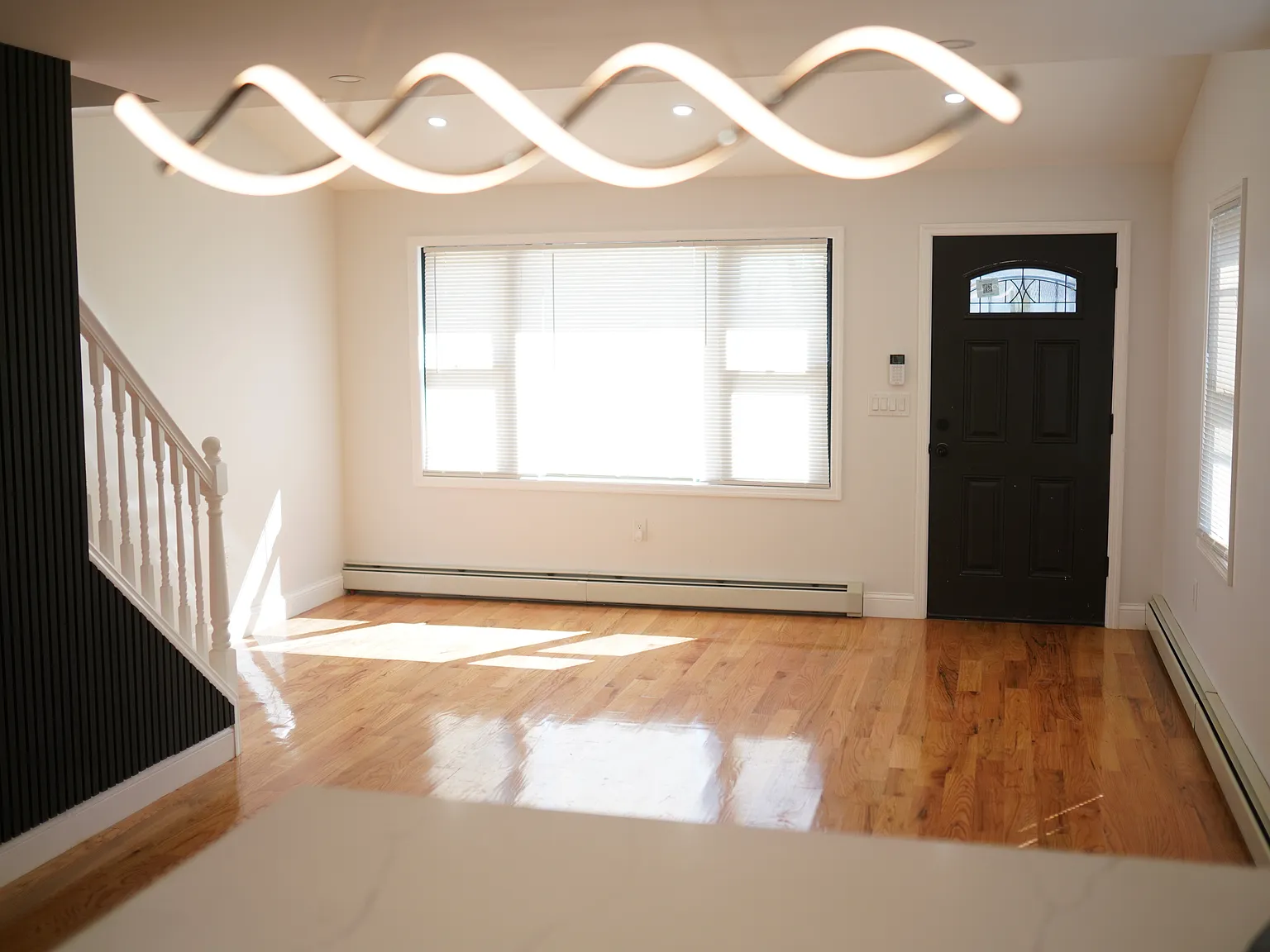 1 bed, 1600 sqft, $1,600 — Photo 4