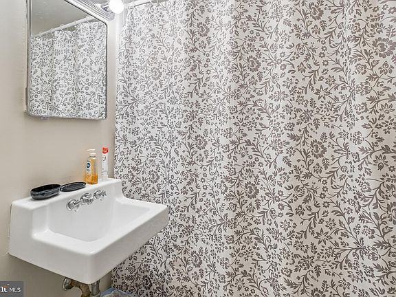 3rd image of 604 S Washington Sq #36-2113