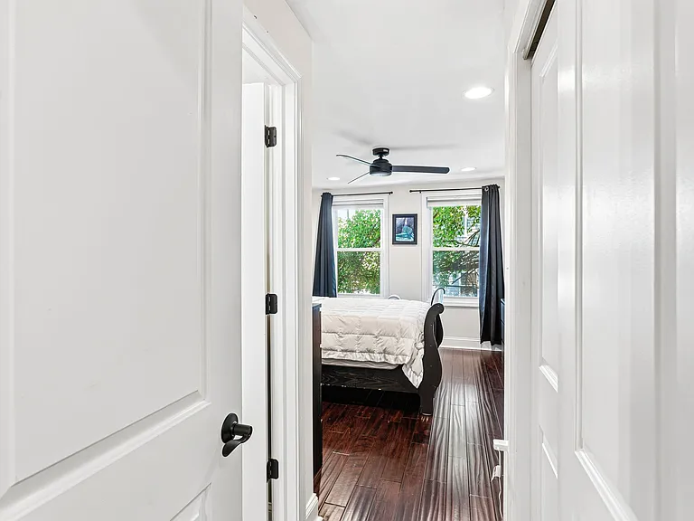 2318 E Thompson St — Photo 10